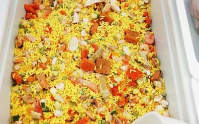 Paella alla Valenciana con pollo, pesce, carciofi