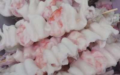 Spiedini di calamaro e gamberi sgusciato non panati